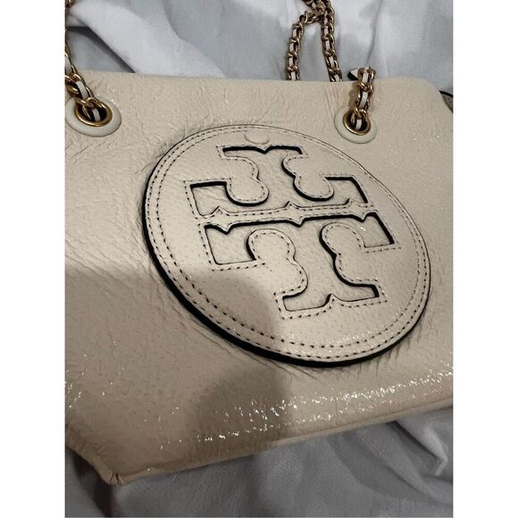 Tory Burch Women's Cream Small Ella Crinkle Patent Chain Crossbody Bag NWOT - Picture 5 of 10